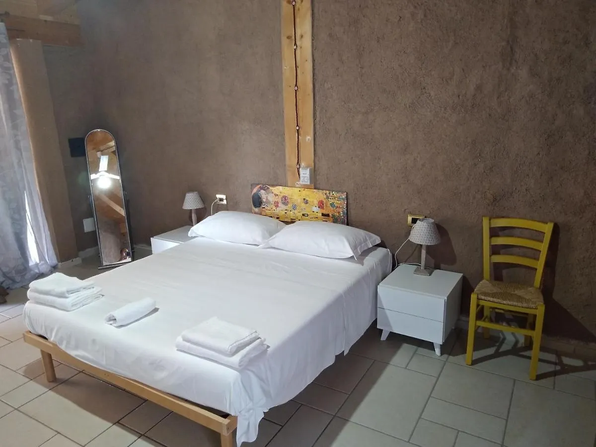 Affittacamere La Casa di paglia Hotel Girasole Italia